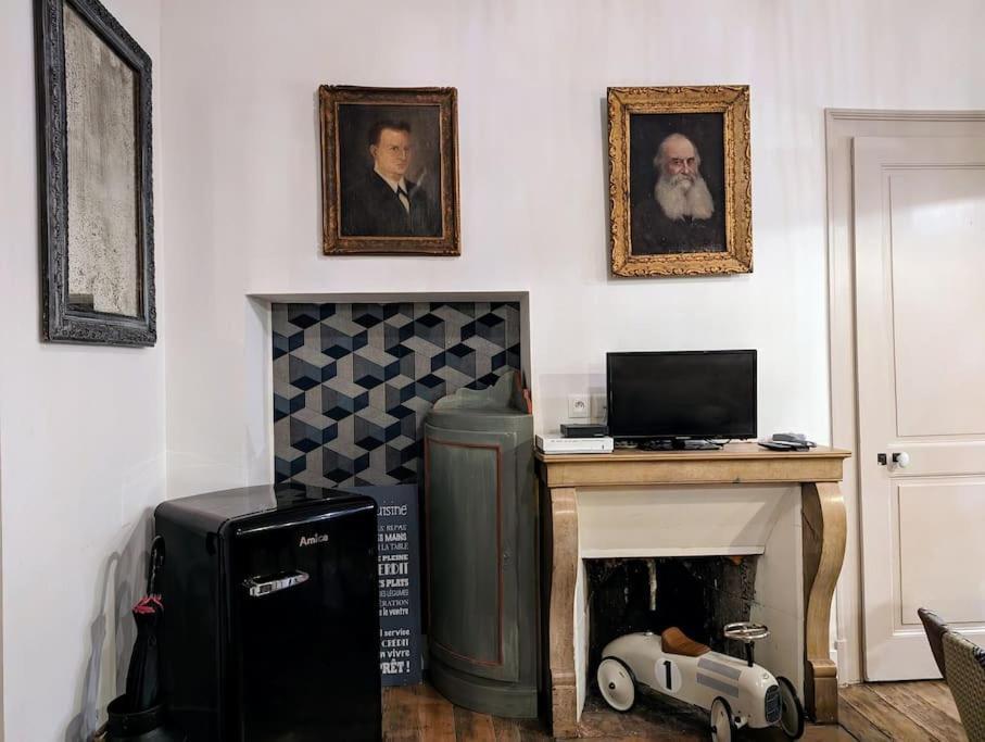 L'Appartement Du Voisin D'Hugo Besanzón Exterior foto