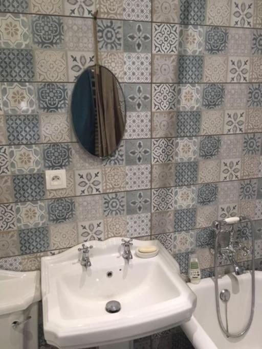 L'Appartement Du Voisin D'Hugo Besanzón Exterior foto
